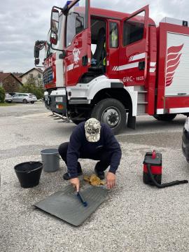 Ciscenje gasilskega doma na Mirni, foto PGD Mirna (1)